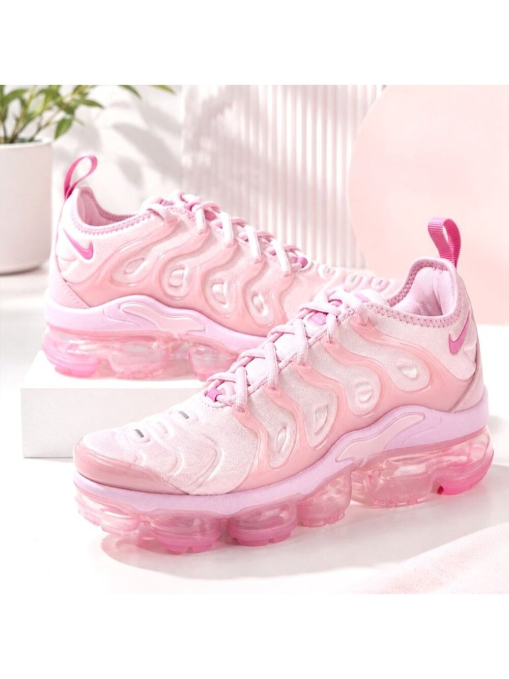 Nike Air Vapormax Plus PINK FOAM Women's Size 9 Men's 7.5 Shoes FZ3614-686